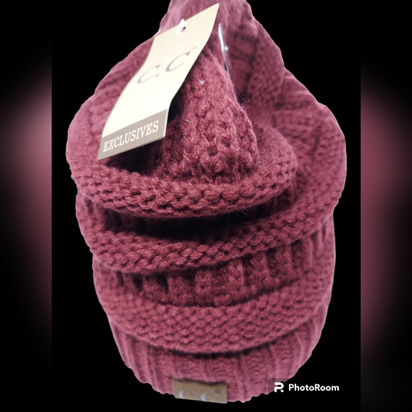 C.C Exclusives Women's Maroon Hat NWT - Picture 2 of 7